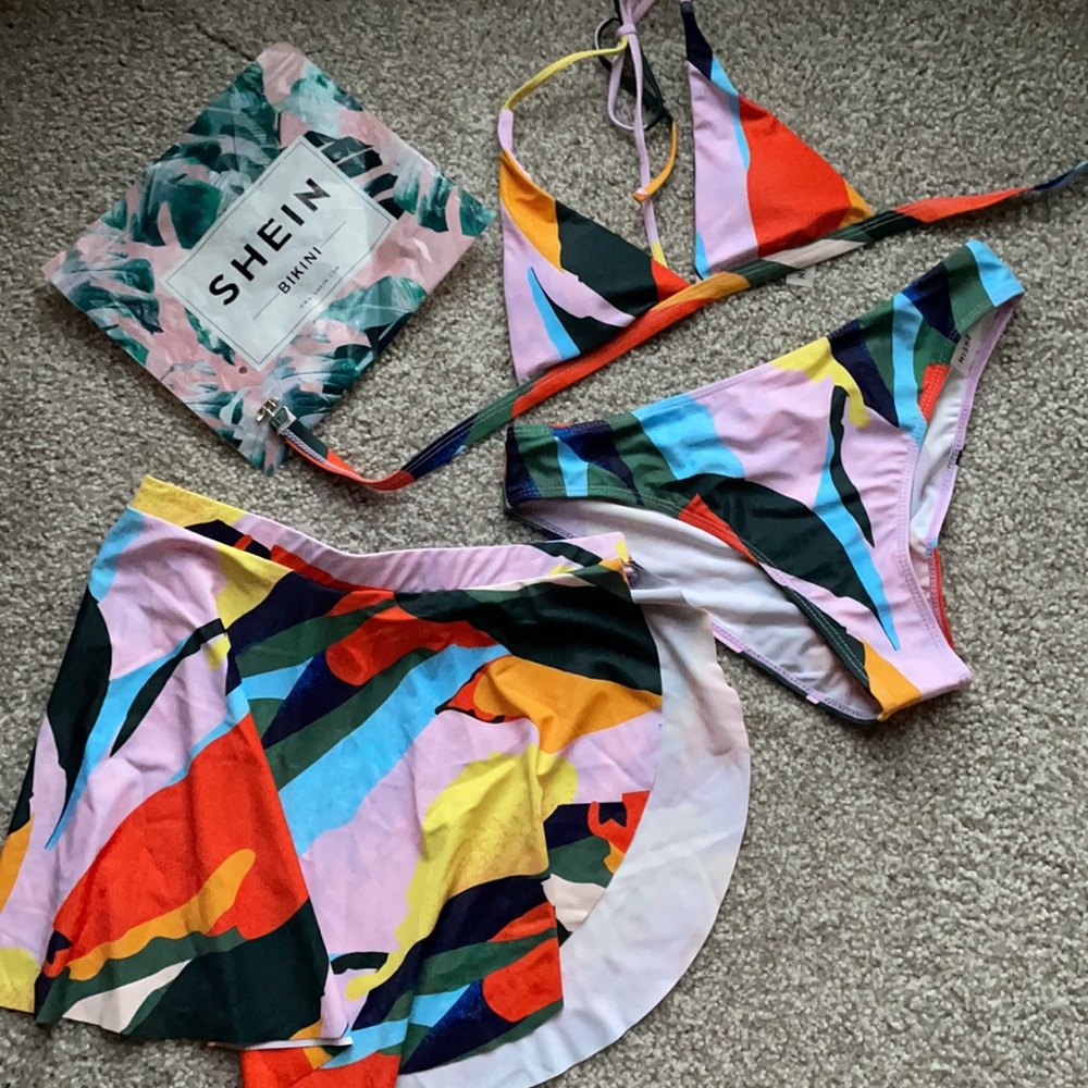 NWT! 3-PIECE COLORFUL BIKINI SET